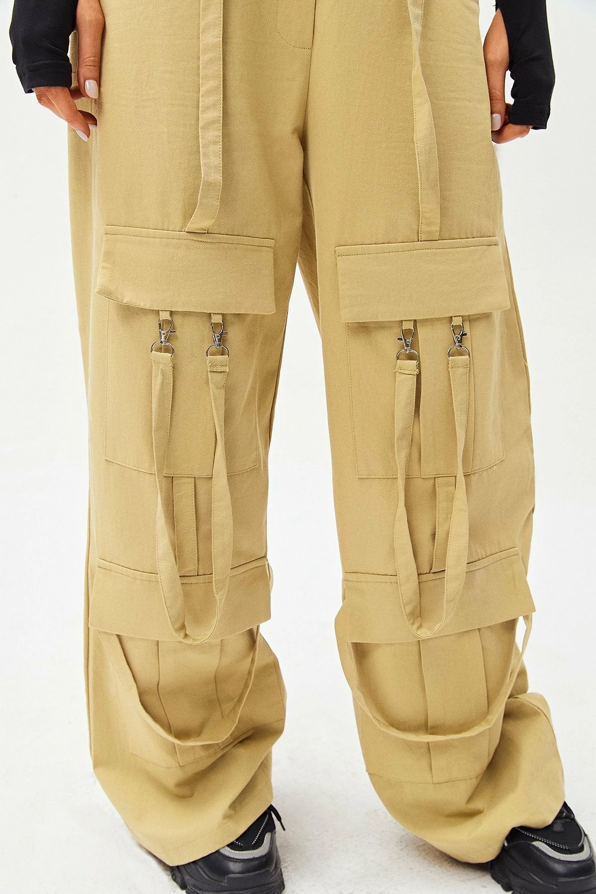 Solado Low Waist Buckled Decor Pocket Patched Cargo Pants 7 Solado Low Waist Buckled Decor Pocket Patched Cargo Pants - Image 5