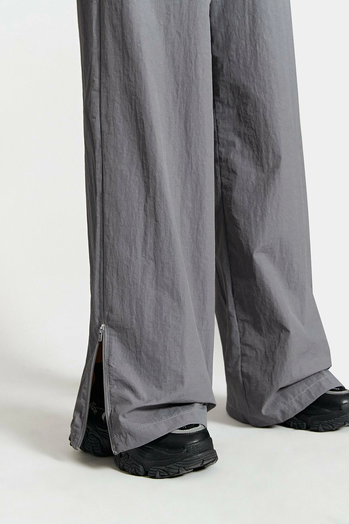 SOLADO Zipper Decor Split Hem Dual Pocket Straight Pants 7 SOLADO Zipper Decor Split Hem Dual Pocket Straight Pants - Image 5