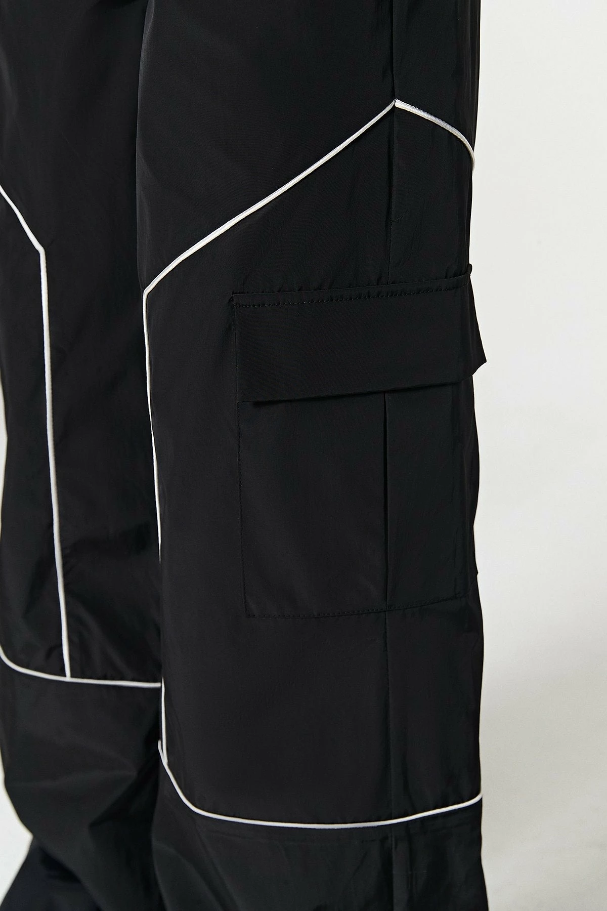 SOLADO Colorblock Dual Pocket Cargo Wide Leg Pants 7 SOLADO Colorblock Dual Pocket Cargo Wide Leg Pants - Image 5