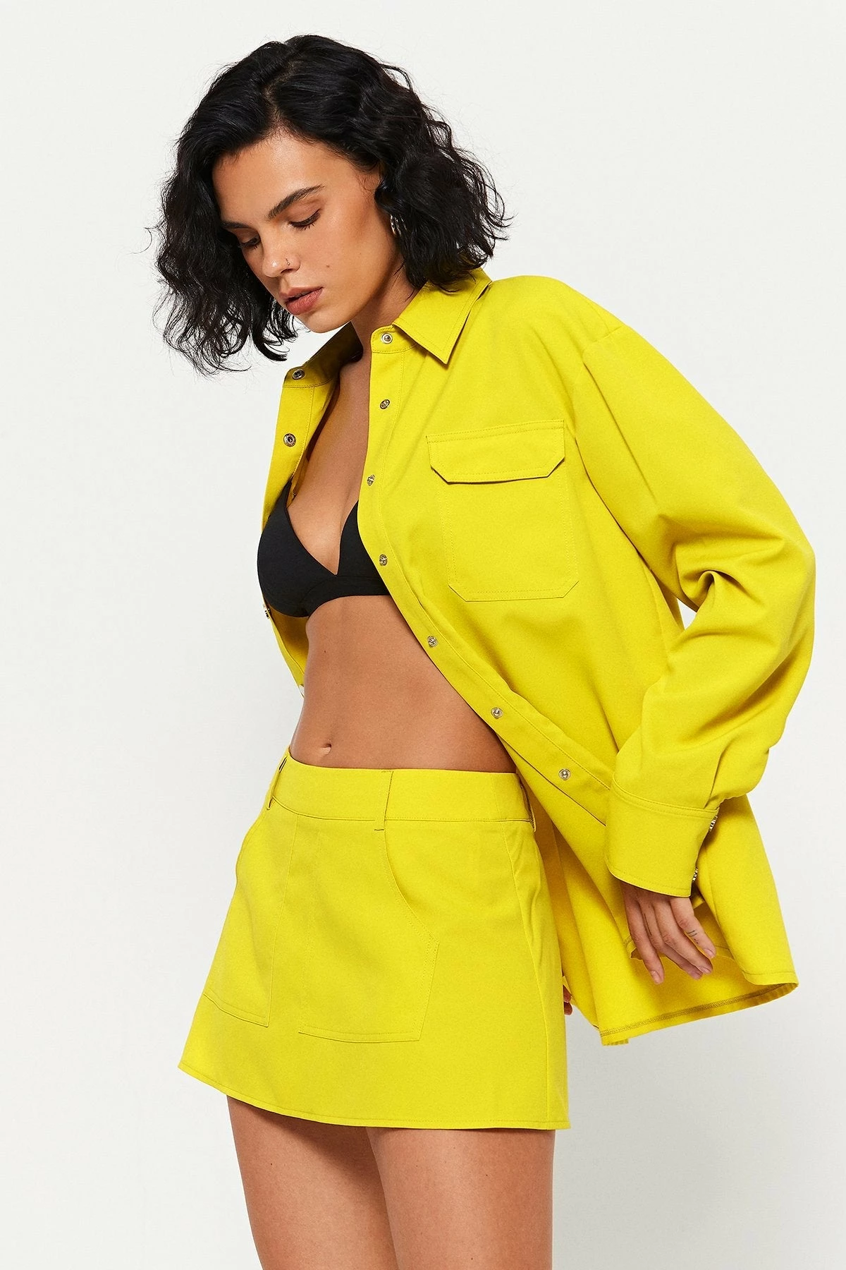 SOLADO Low Waist Pocket Patched Cargo Mini Skirt 5 SOLADO Low Waist Pocket Patched Cargo Mini Skirt - Image 3