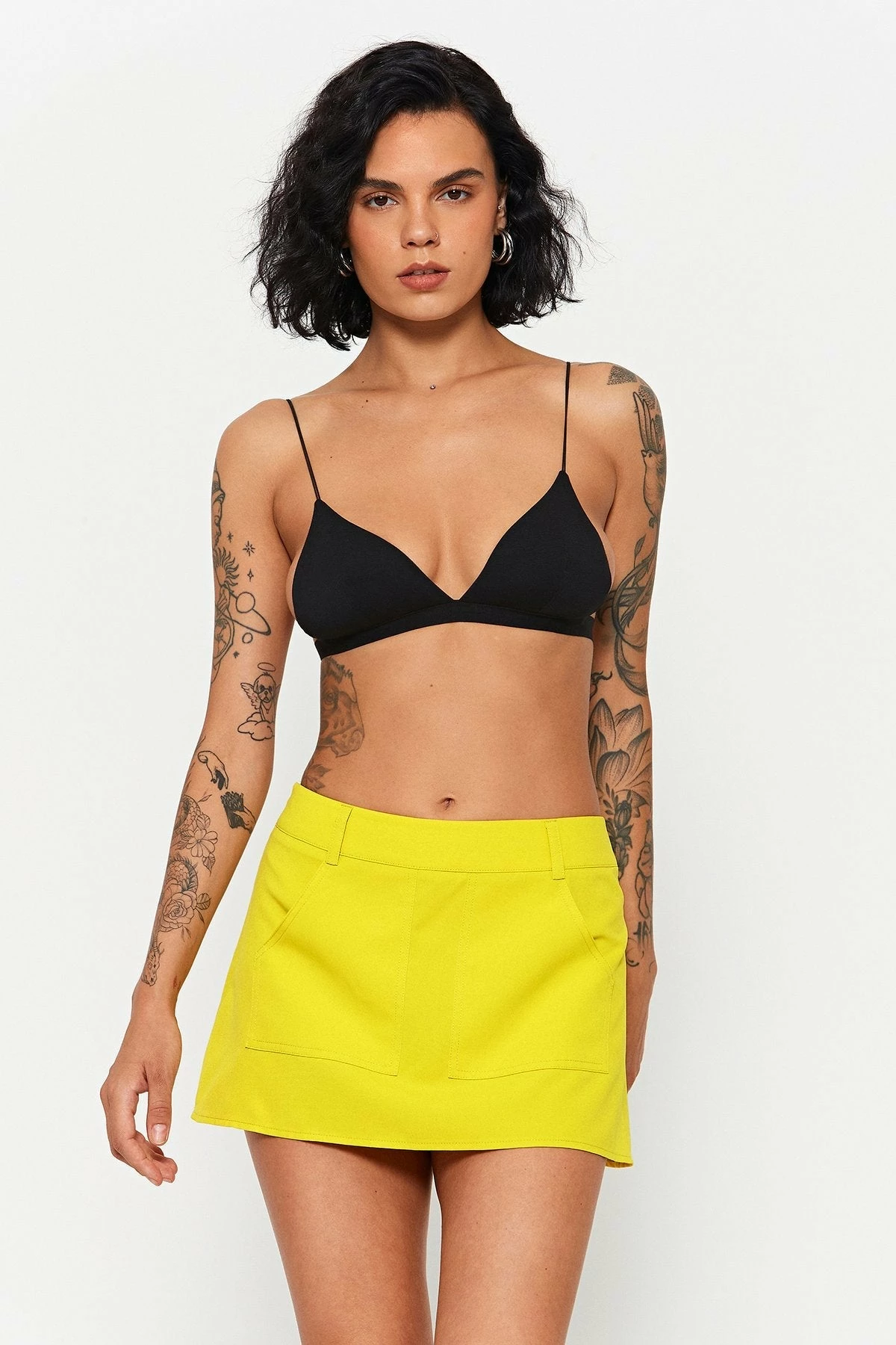 SOLADO Low Waist Pocket Patched Cargo Mini Skirt 7 SOLADO Low Waist Pocket Patched Cargo Mini Skirt - Image 5