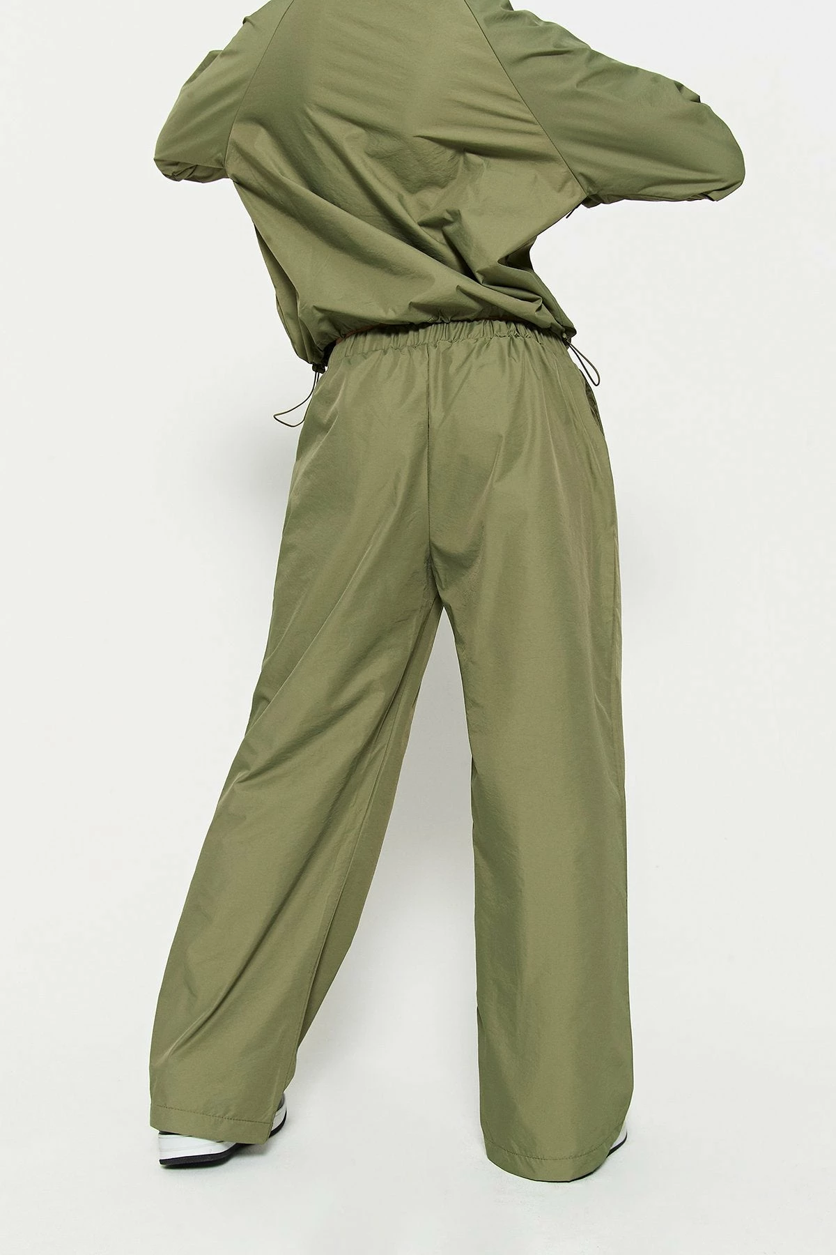 Solado High Waist Dual Pocket Solid Straight Joggers 4 Solado High Waist Dual Pocket Solid Straight Joggers - Image 2