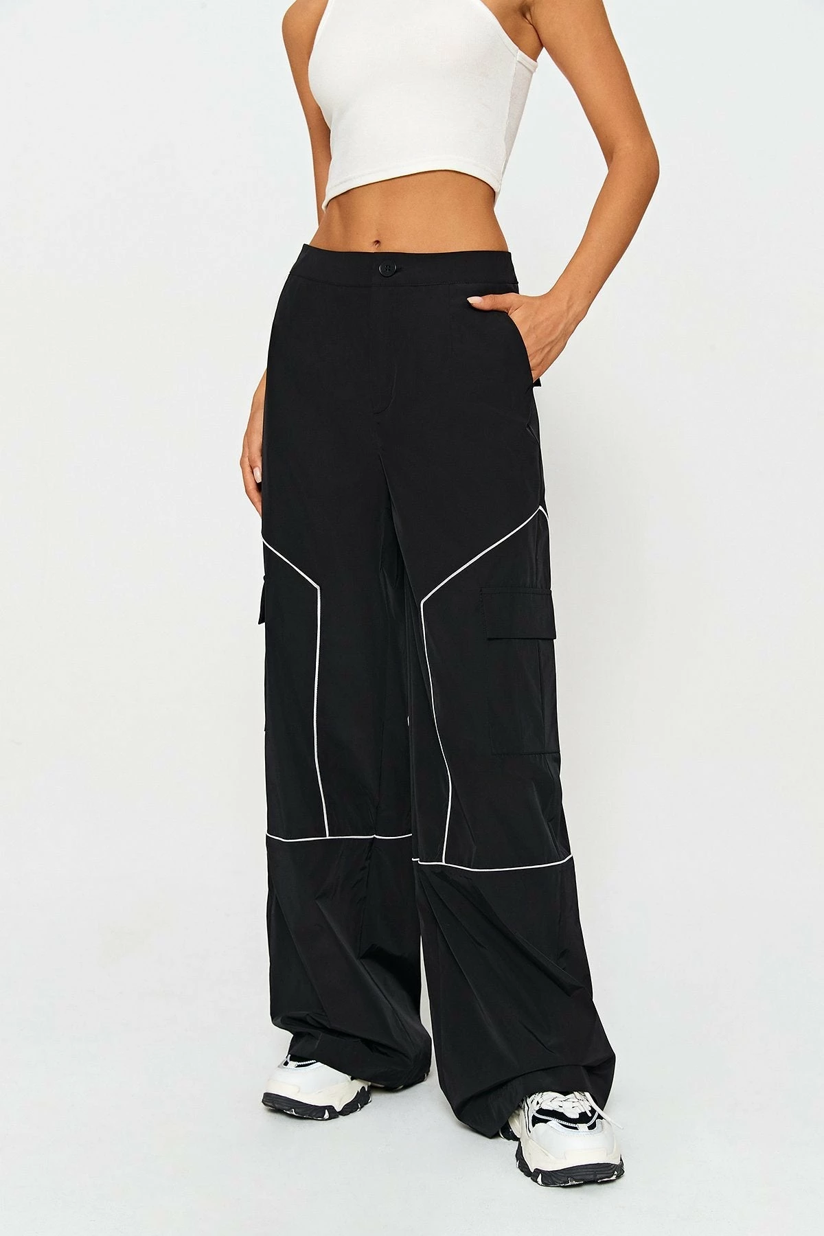 SOLADO Colorblock Dual Pocket Cargo Wide Leg Pants 4 SOLADO Colorblock Dual Pocket Cargo Wide Leg Pants - Image 2