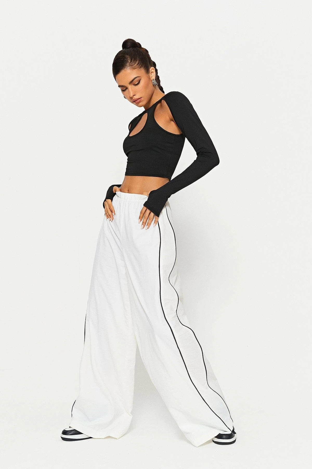SOLADO Colorblock Trim Oversize Wide Leg Pants 5 SOLADO Colorblock Trim Oversize Wide Leg Pants - Image 4