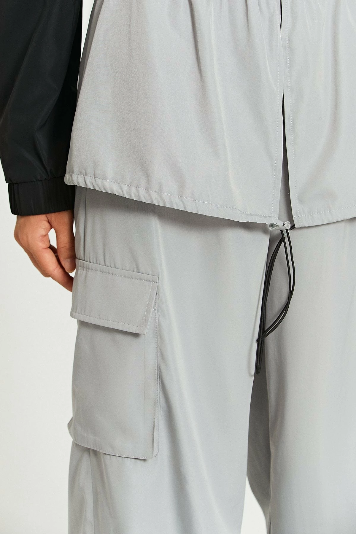 SOLADO Layered Drawstring Pocket Patched Wide Leg Pants 7 SOLADO Layered Drawstring Pocket Patched Wide Leg Pants - Image 5