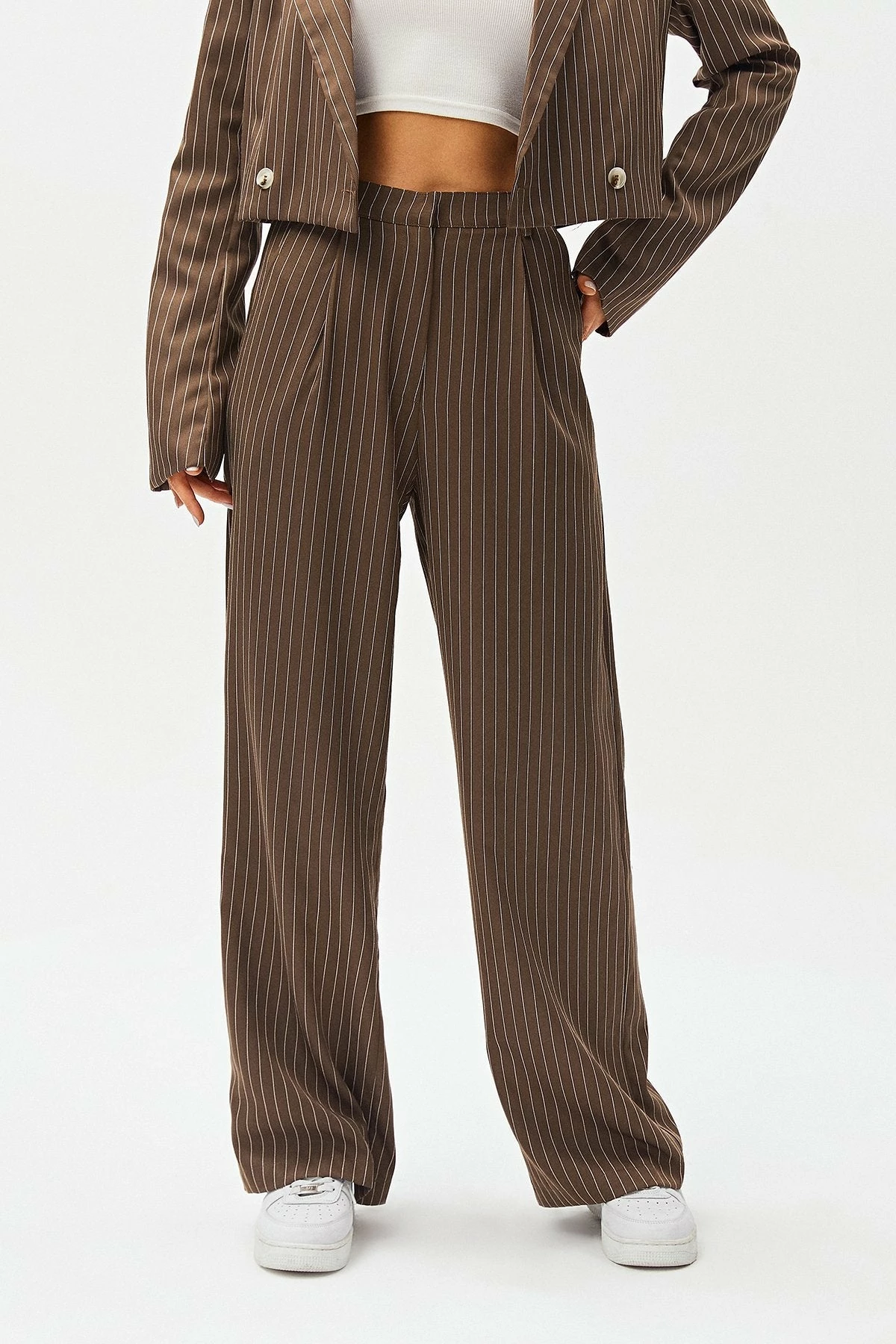 SOLADO Low Waist Stripe Print Dual Pocket Suit Pants 4 SOLADO Low Waist Stripe Print Dual Pocket Suit Pants - Image 2