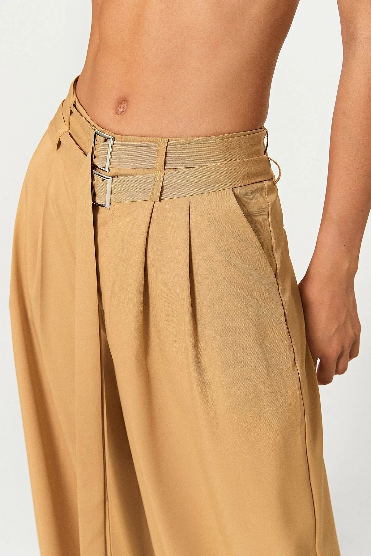 SOLADO Buckled Decor Dual Pocket Draped Straight Pants With Belt 5 SOLADO Buckled Decor Dual Pocket Draped Straight Pants With Belt - Image 3