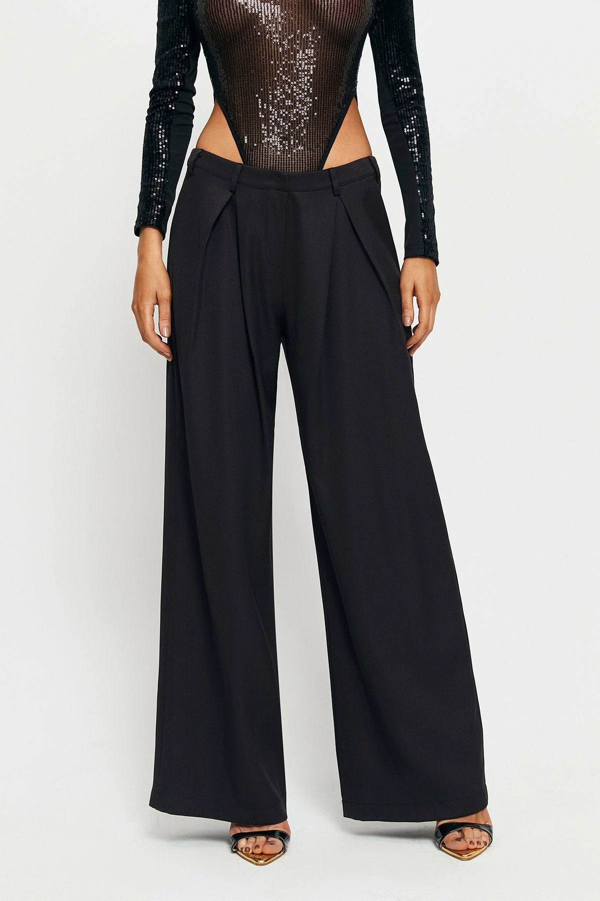 SOLADO Low Waist Ruched Wide Leg Pants 3 SOLADO Low Waist Ruched Wide Leg Pants