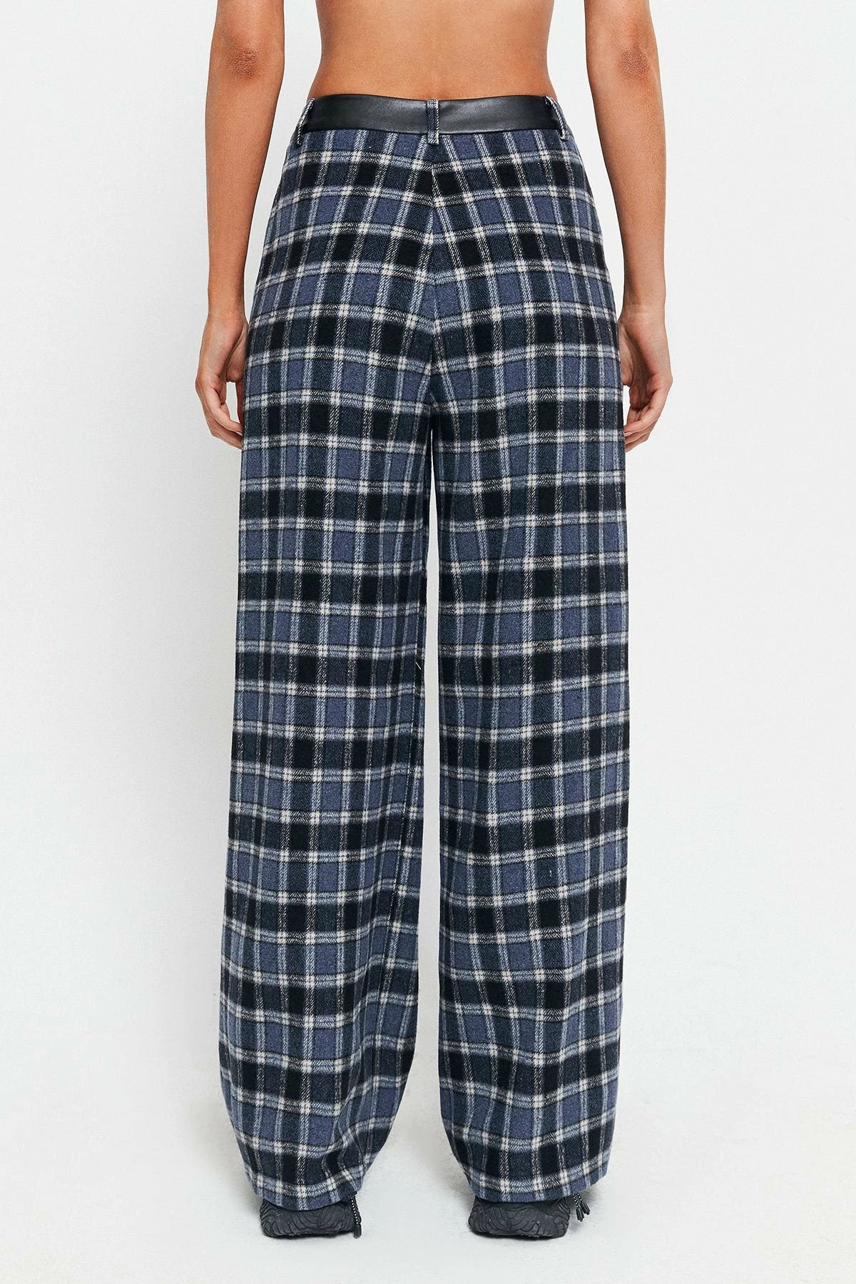 SOLADO Low Waist Check Print PU Leather Splicing Straight Pants 9 SOLADO Low Waist Check Print PU Leather Splicing Straight Pants - Image 7