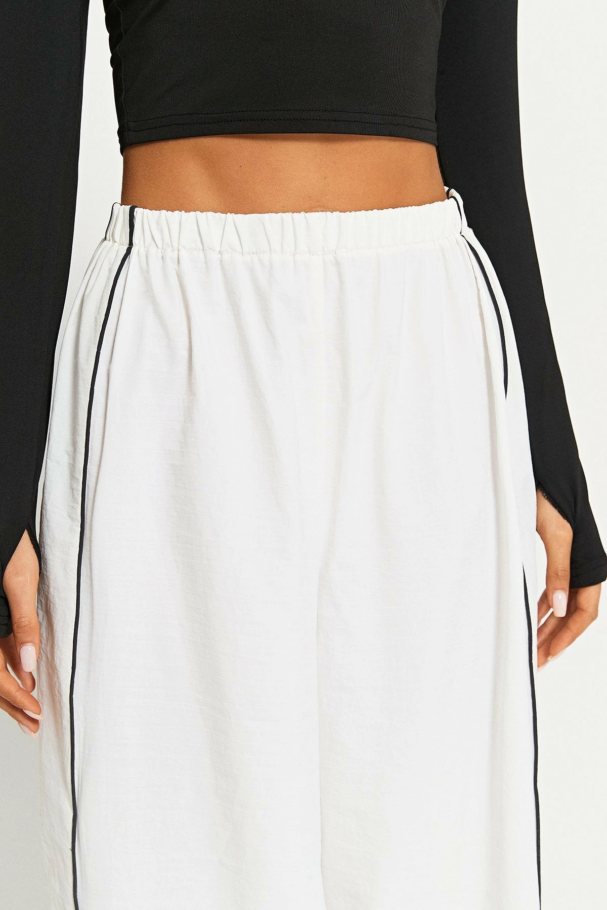 SOLADO Colorblock Trim Oversize Wide Leg Pants 6 SOLADO Colorblock Trim Oversize Wide Leg Pants - Image 5