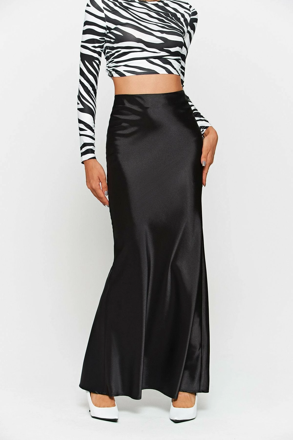 SOLADO Low Waist Split Hem Mermaid Satin Maxi Skirt 4 SOLADO Low Waist Split Hem Mermaid Satin Maxi Skirt - Image 2