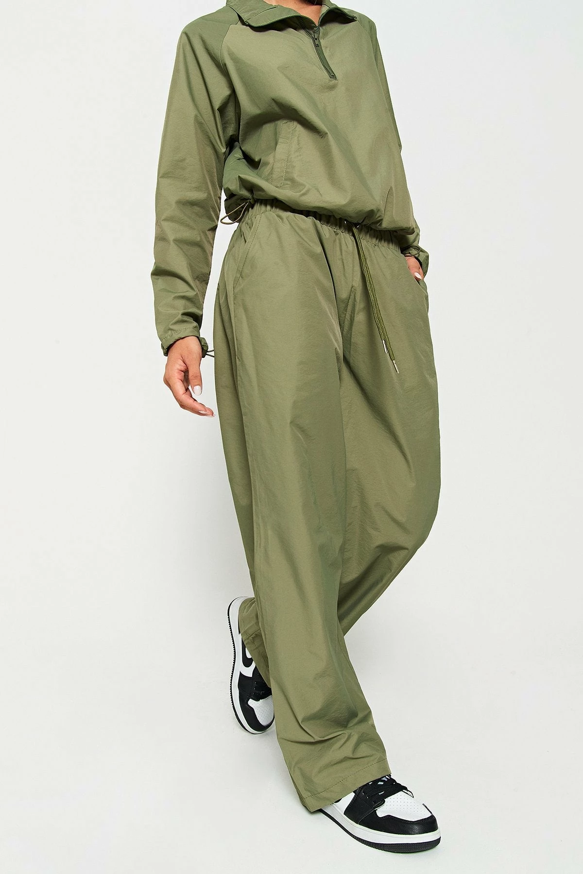 Solado High Waist Dual Pocket Solid Straight Joggers 3 Solado High Waist Dual Pocket Solid Straight Joggers