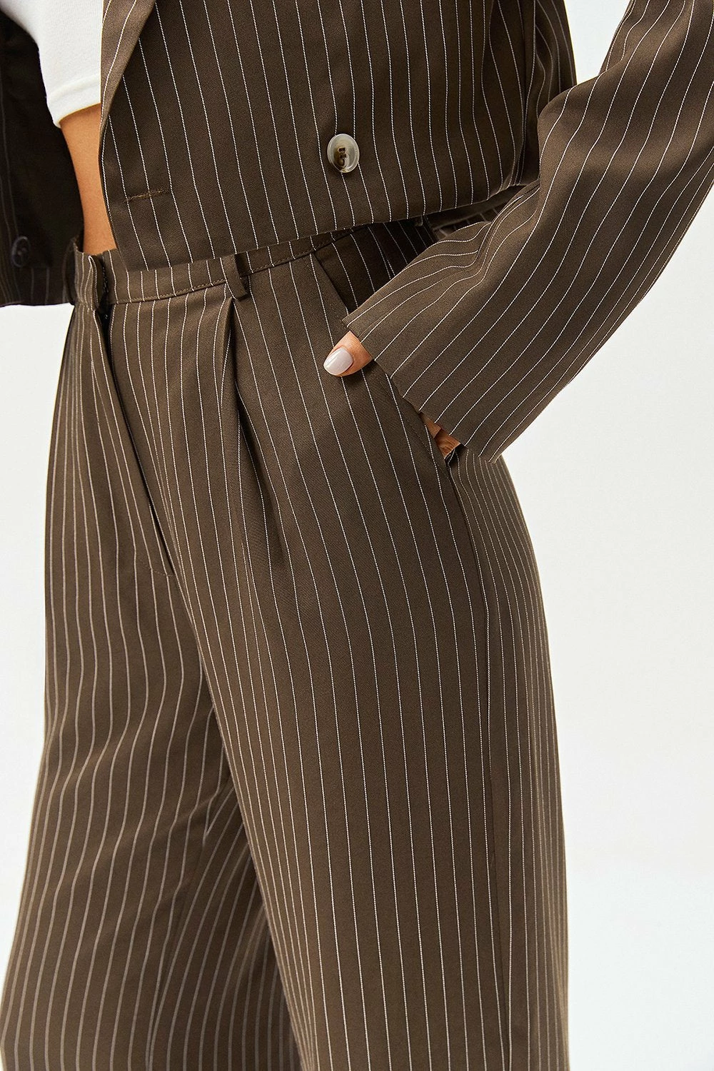 SOLADO Low Waist Stripe Print Dual Pocket Suit Pants 8 SOLADO Low Waist Stripe Print Dual Pocket Suit Pants - Image 6