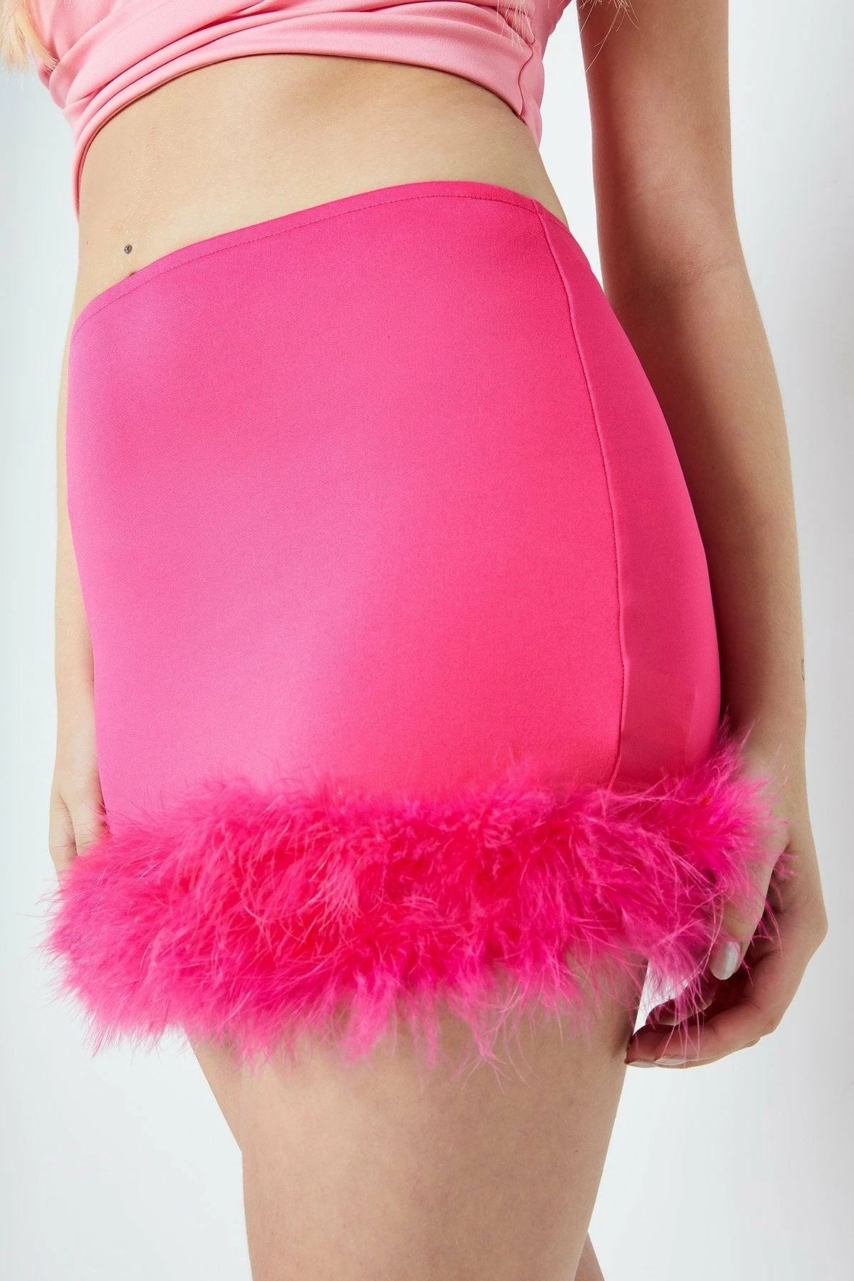 SOLADO Low Waist Feather Trim Bodycon Mini Skirt 4 SOLADO Low Waist Feather Trim Bodycon Mini Skirt - Image 2